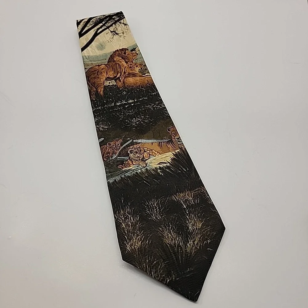 WEMBLEY Endangered Species Mens 100% Silk Tie Lions Cubs Made in USA Majestic‎